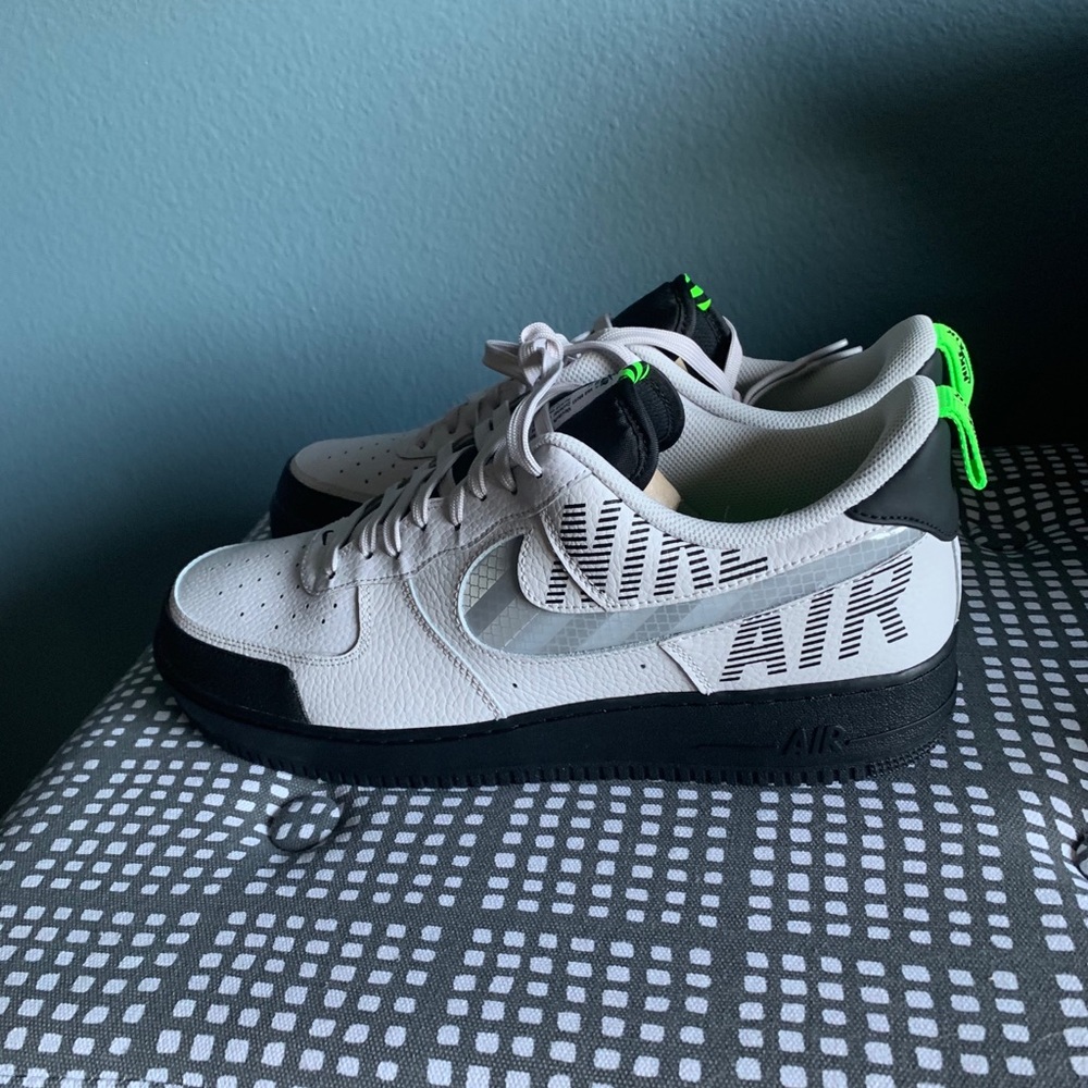 Nike Air Force 1 LV8